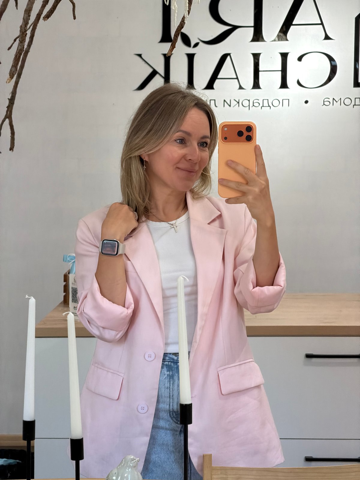 Mirror selfies and a gym visit in Chaikovsky, Russia