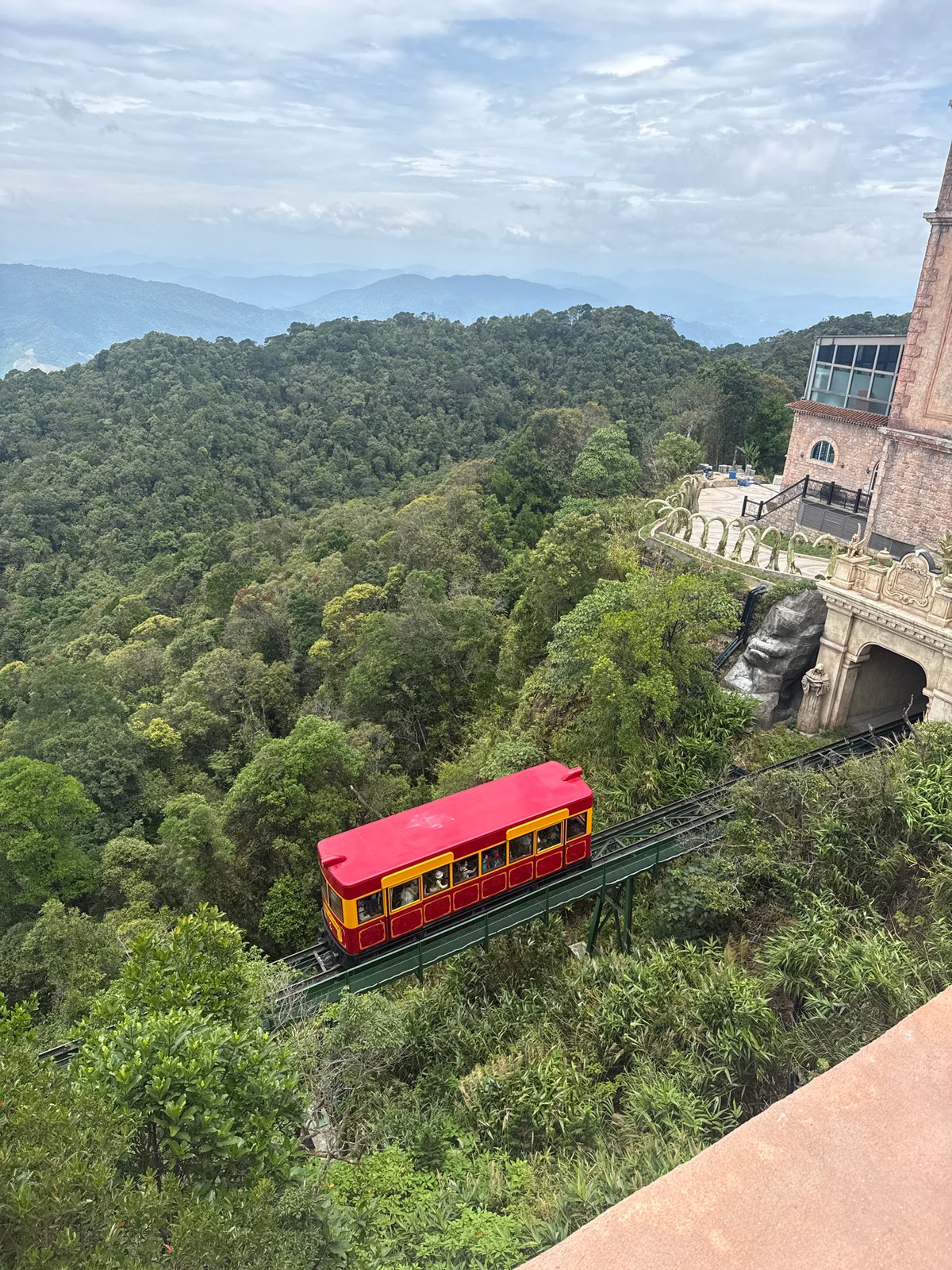 Funicular climbing a green mountain slope near Đà Nẵng