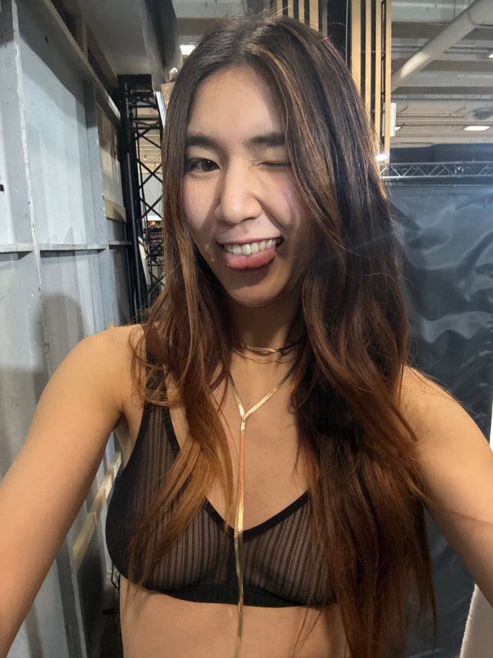 Fashion event backstage documented in Issy-les-Moulineaux