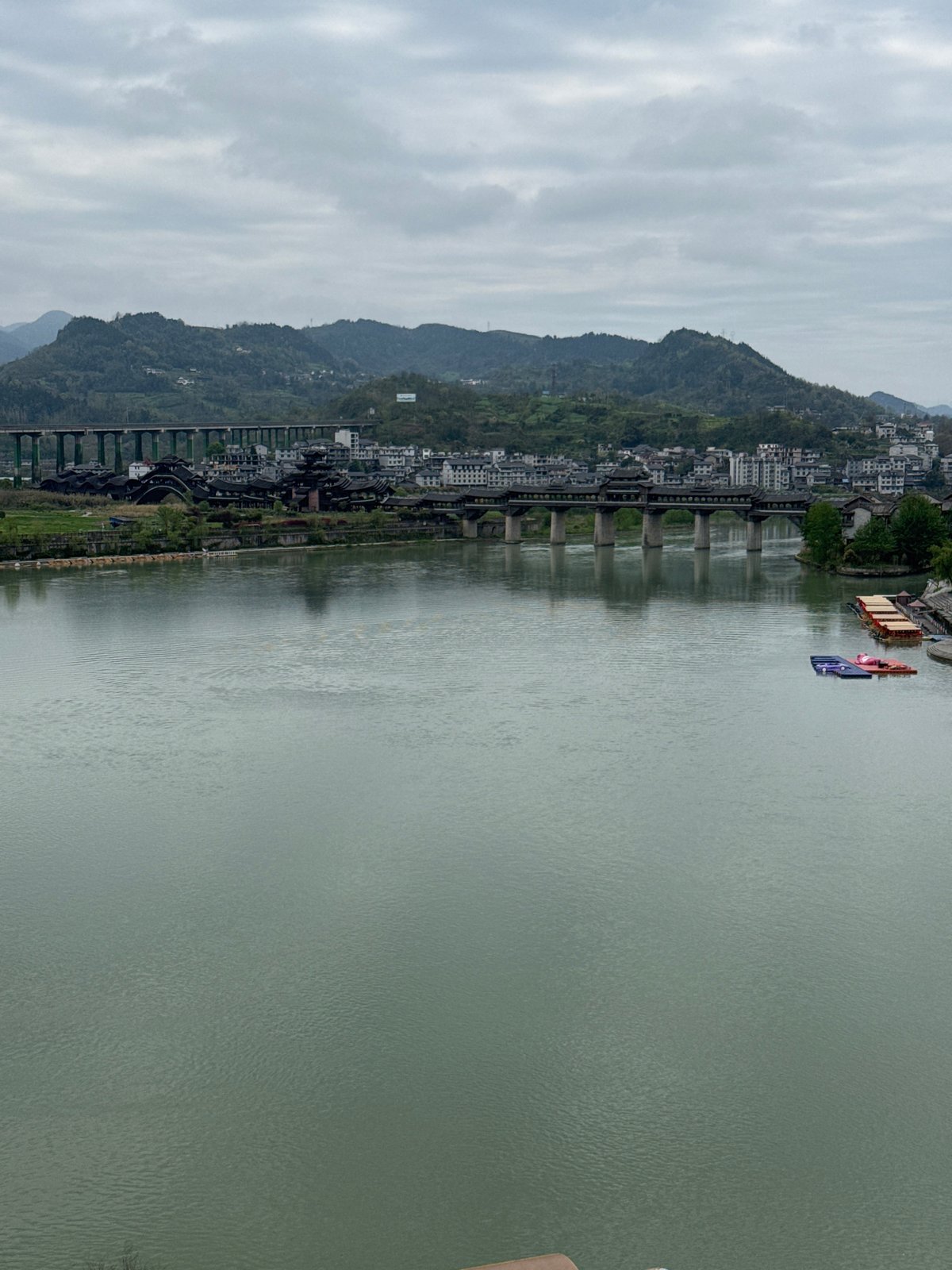 Early morning river scenes captured in Chongqing region
