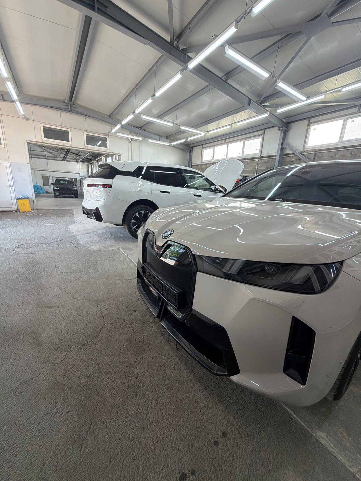 BMW Electric SUVs Spotted in Burgas Garage Workshop