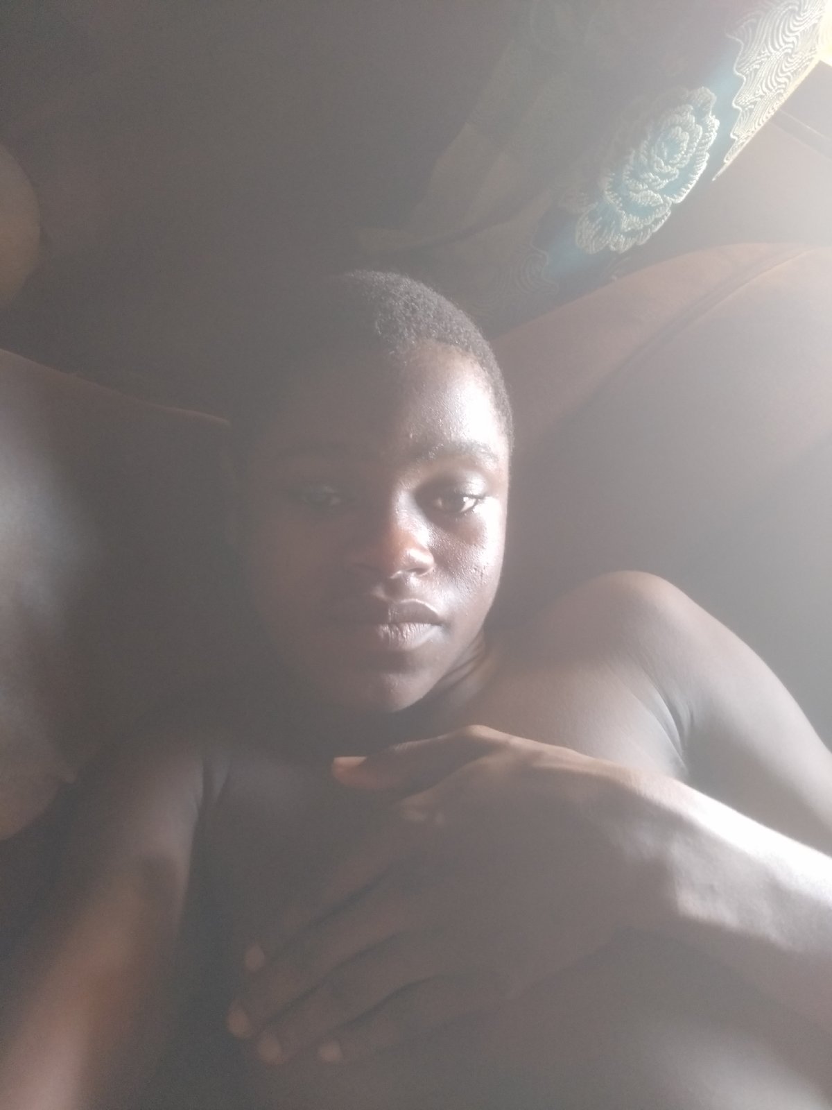 Personal photo session documented in Shangisha home