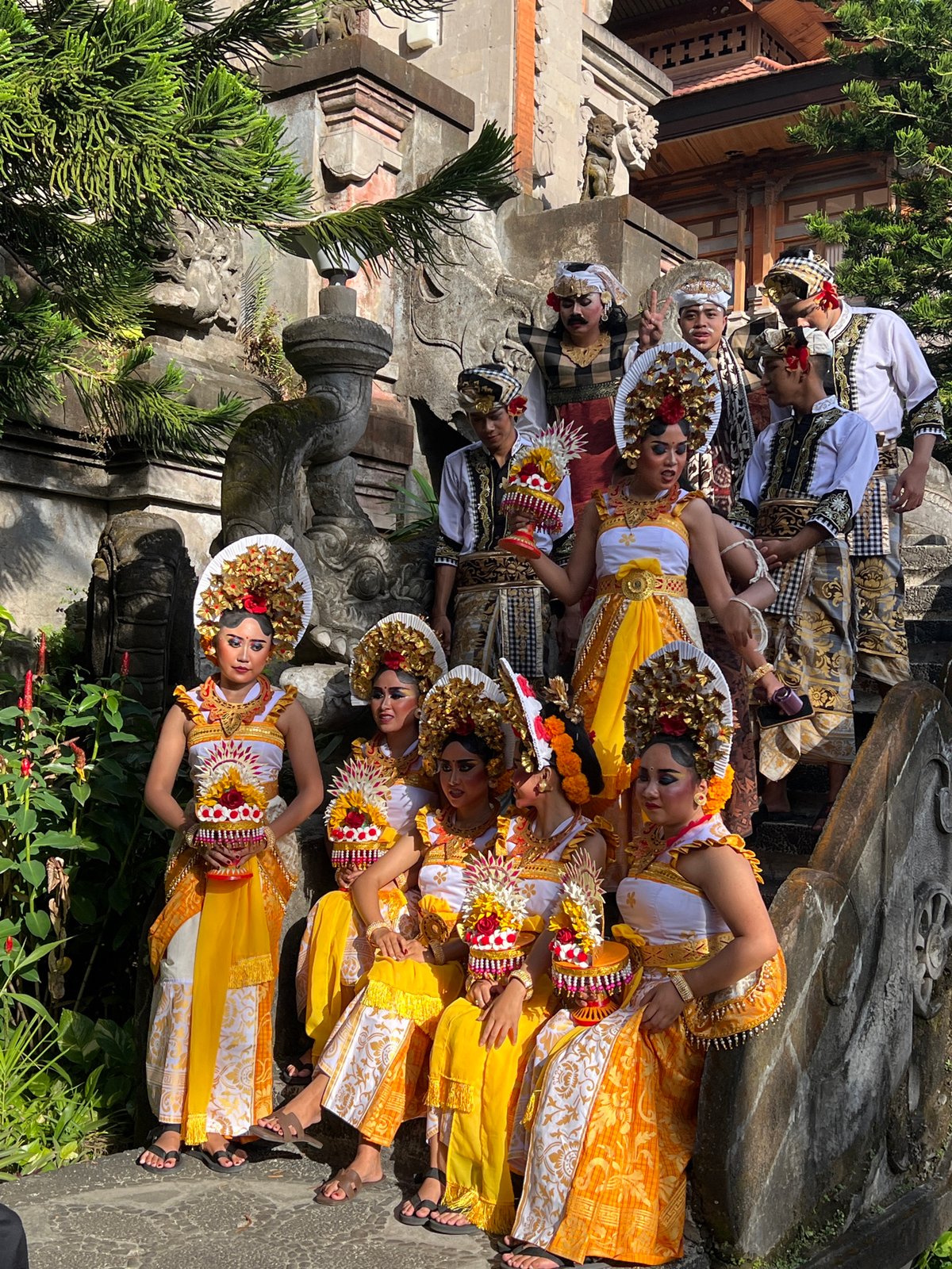 Traditional Balinese cultural procession and photo session in Denpasar