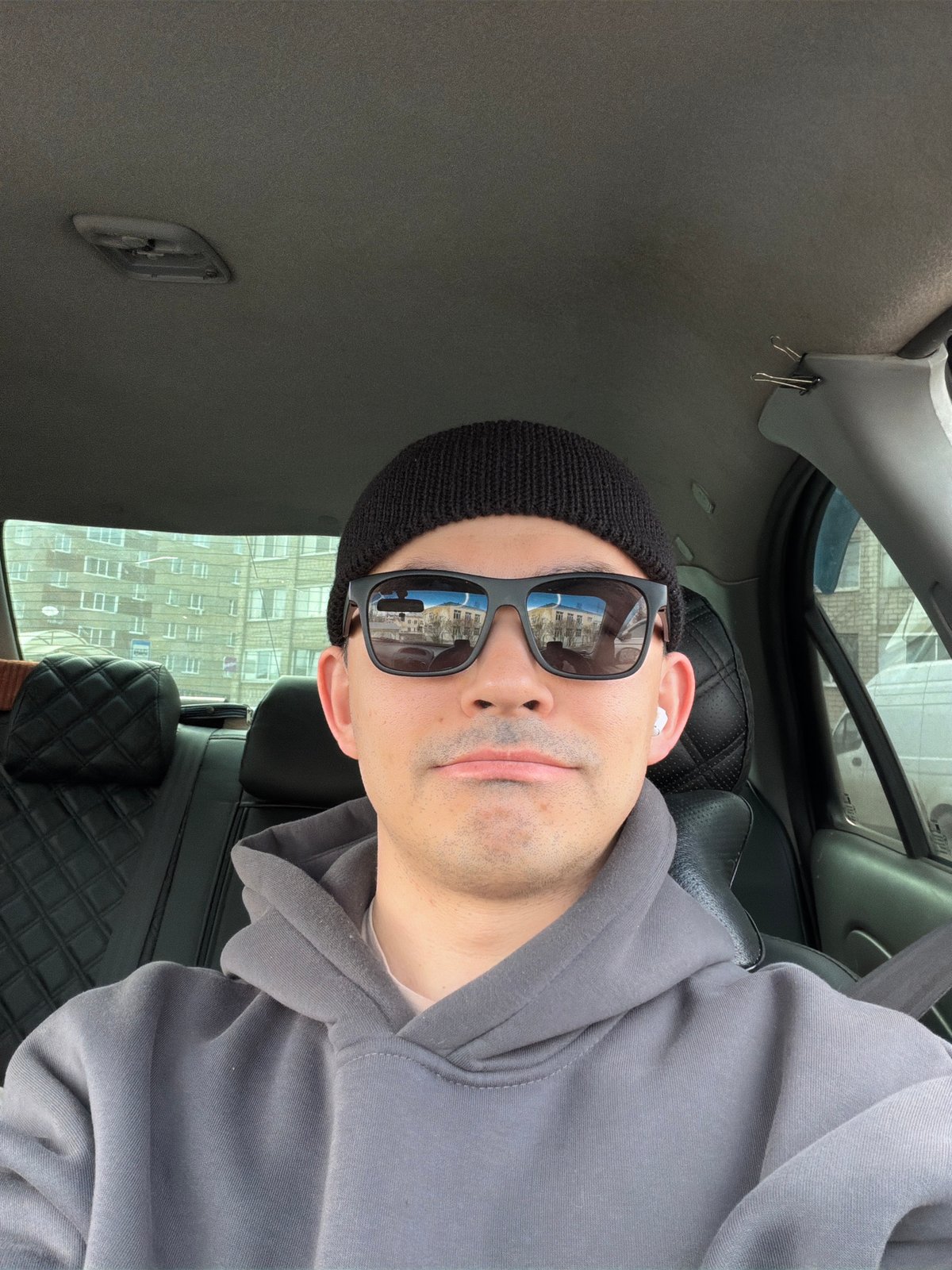 Person photographed in Nissan vehicle in Izhevsk, Russia