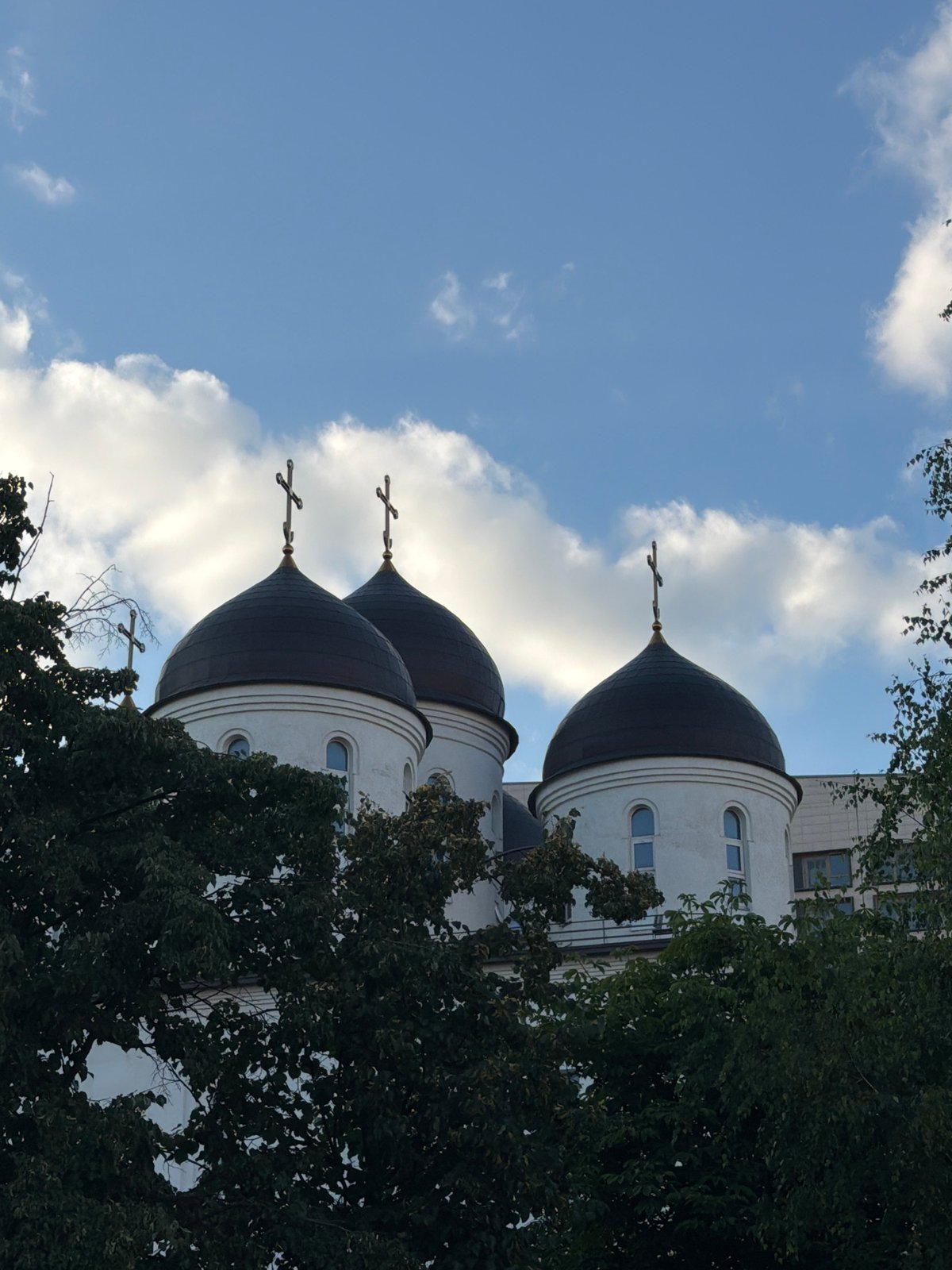 Moscow streets: aviation monuments, Orthodox domes, and Soviet signage