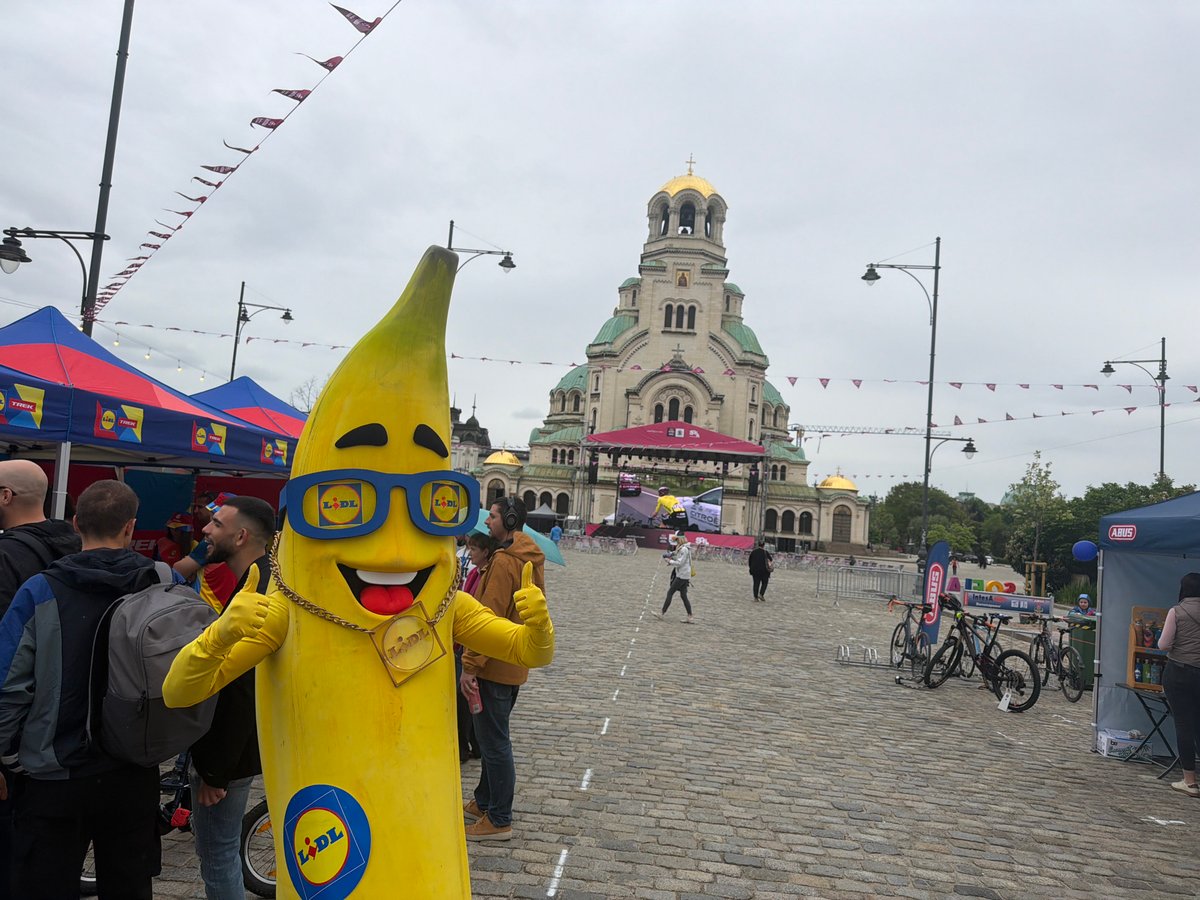 Cycling broadcast event draws crowds to Sofia cathedral square