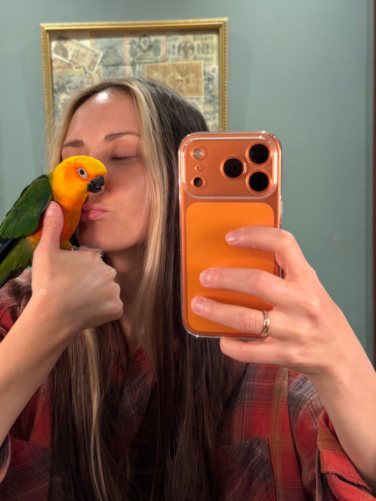 Woman documents casual moments with parrot in Khimki