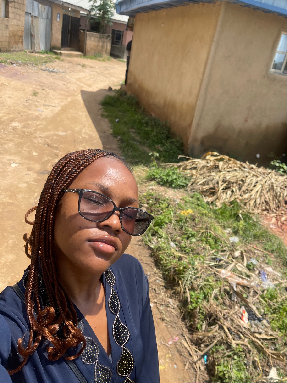 Afternoon hangout across dusty streets in Jos and Rafin Par