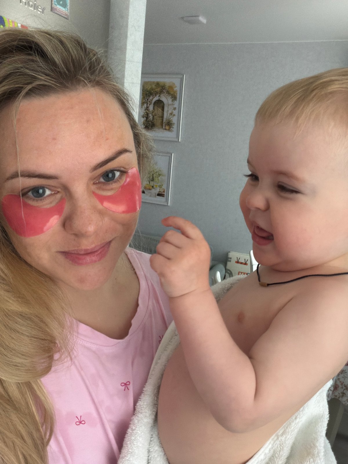 Morning routine captured: Woman, baby share breakfast time in Votkinsk
