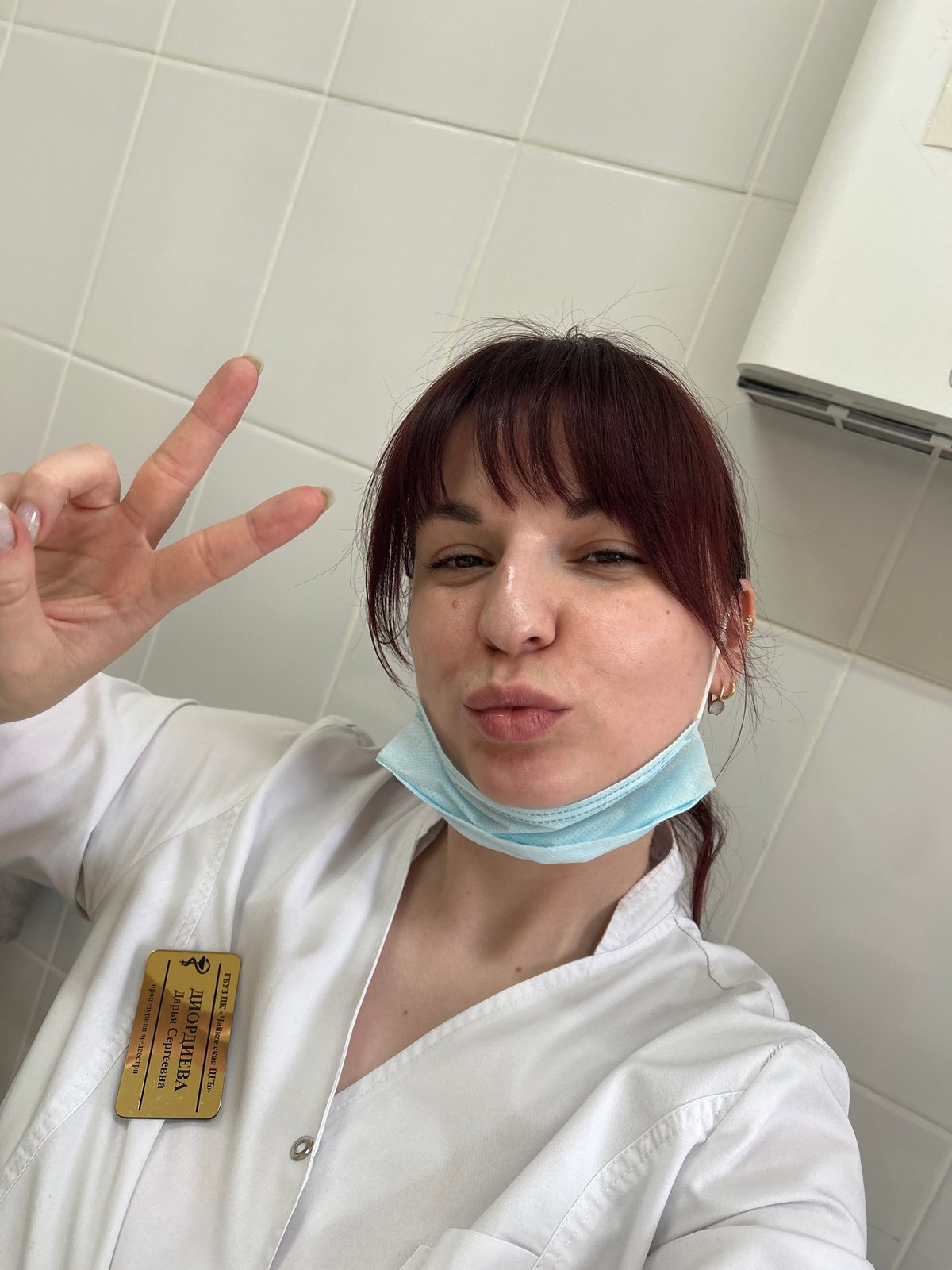 Healthcare worker takes selfies during break at Russian medical facility