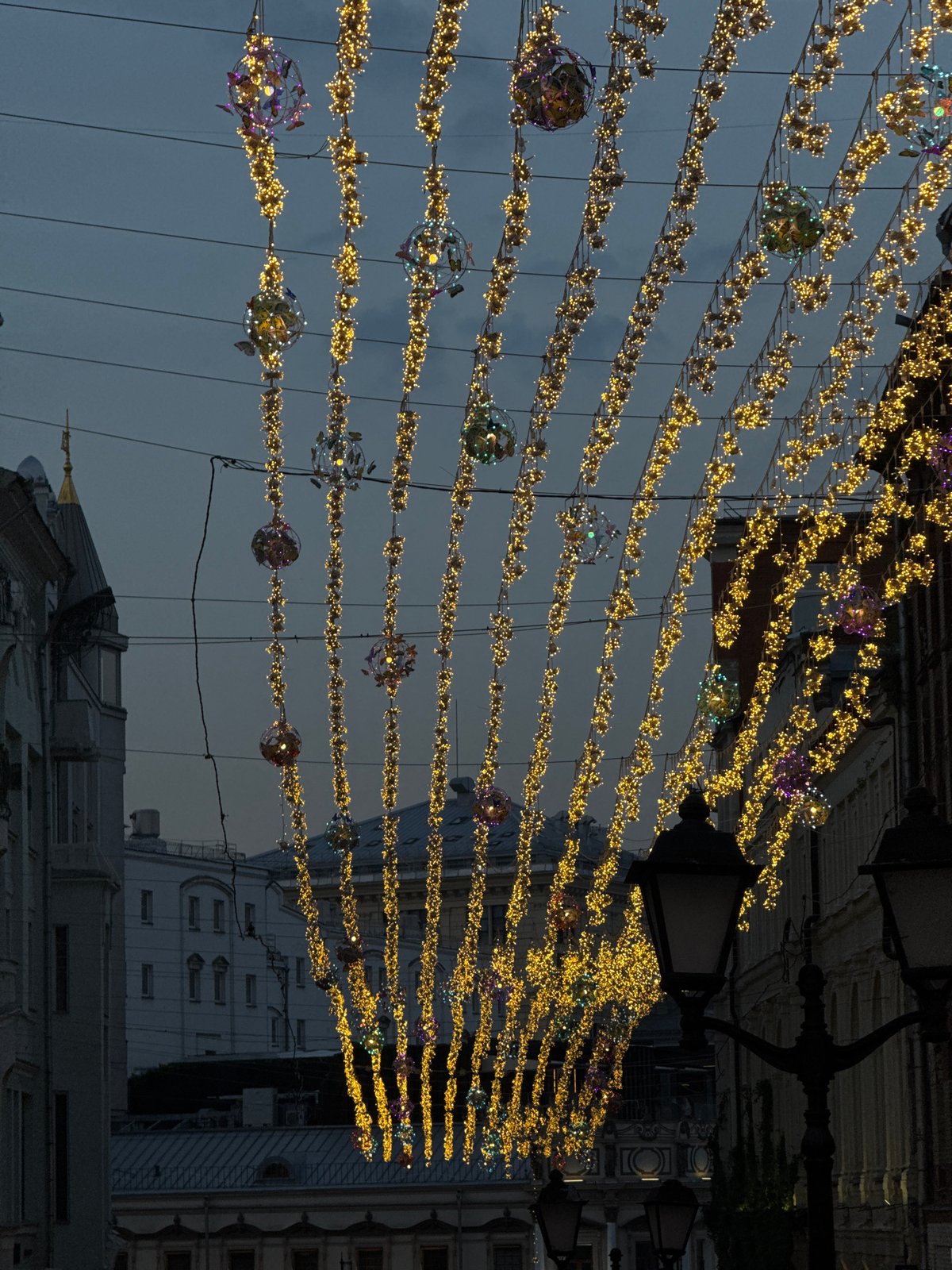 Evening street scenes capture everyday Moscow city life