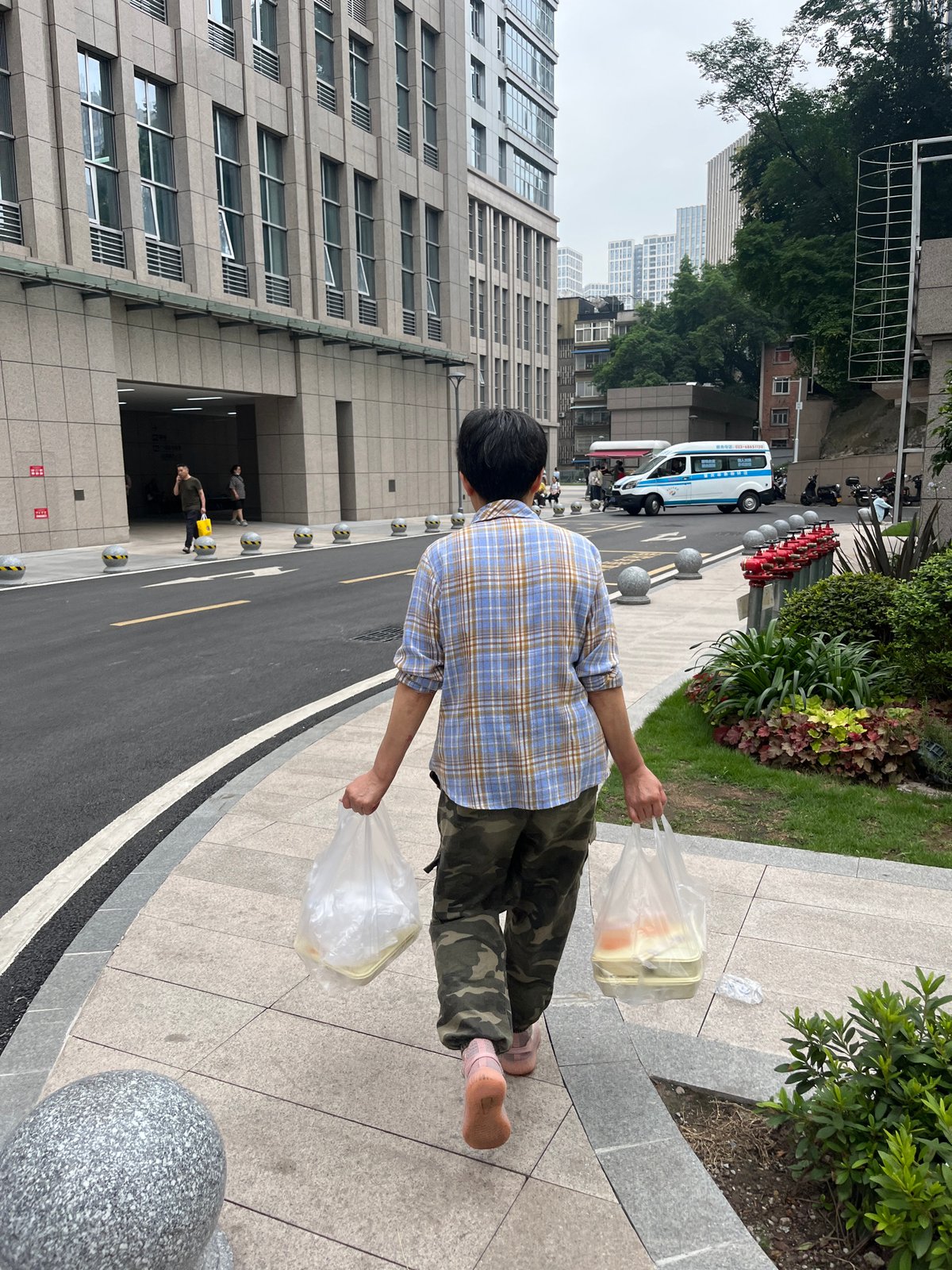 Early morning street life documented in Yuzhong District, China