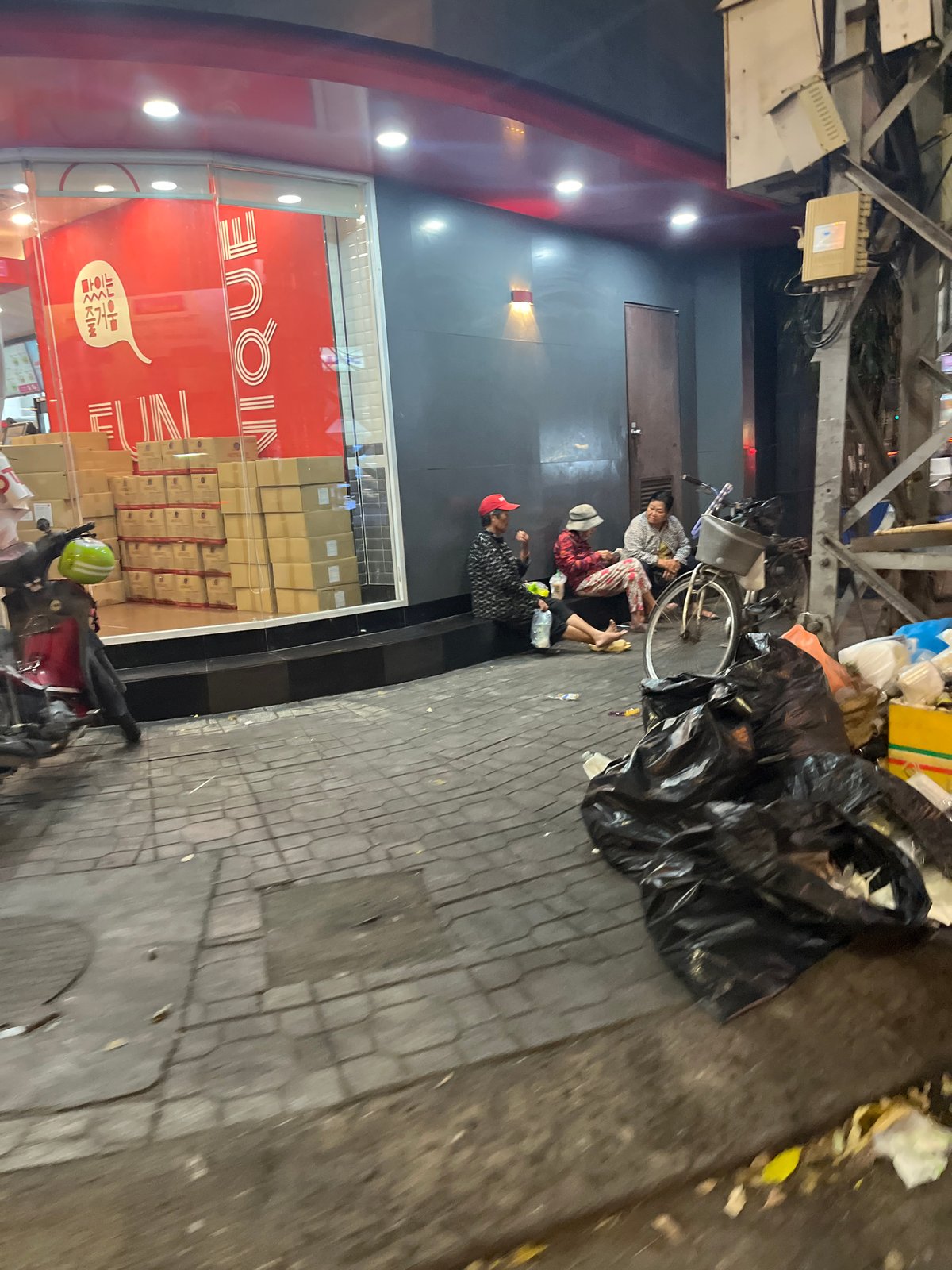 Street life captured in Nha Trang Ward sidewalk scenes