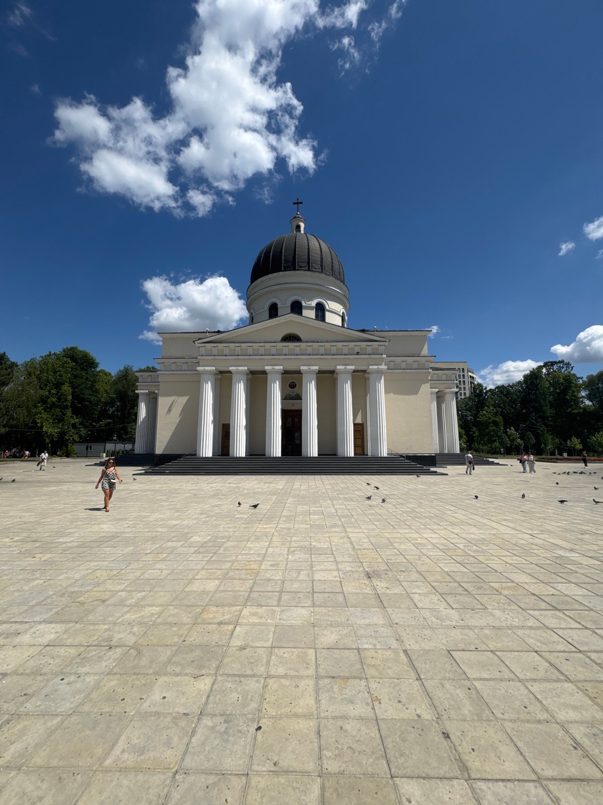 A few minutes wandering central Chișinău's landmarks and plazas