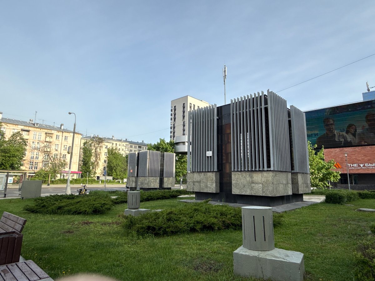 Witness documents Moscow street scenes and metro station