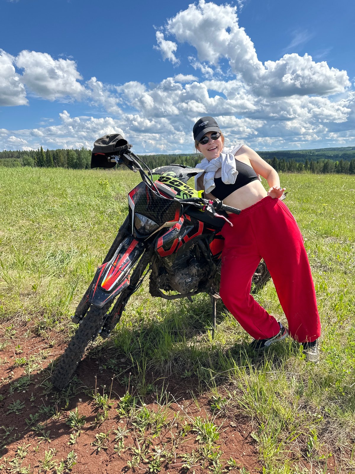 Dirt biking group gathers in Russian fields for off-road recreation