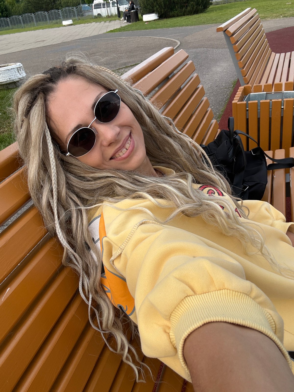 Woman documents leisurely afternoon at Russian parks with selfies