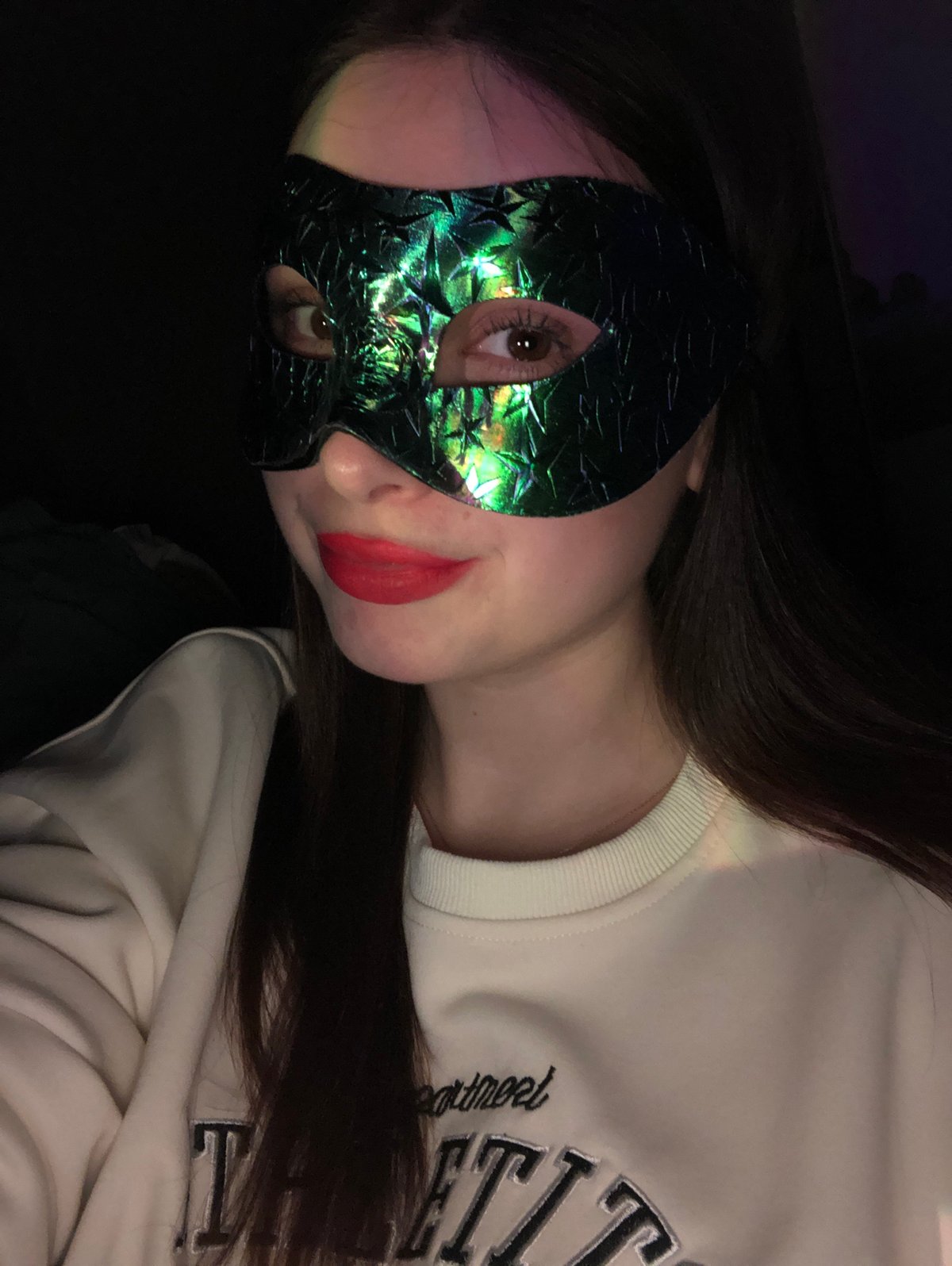 Artistic performance with masks and lights documented in Noviy