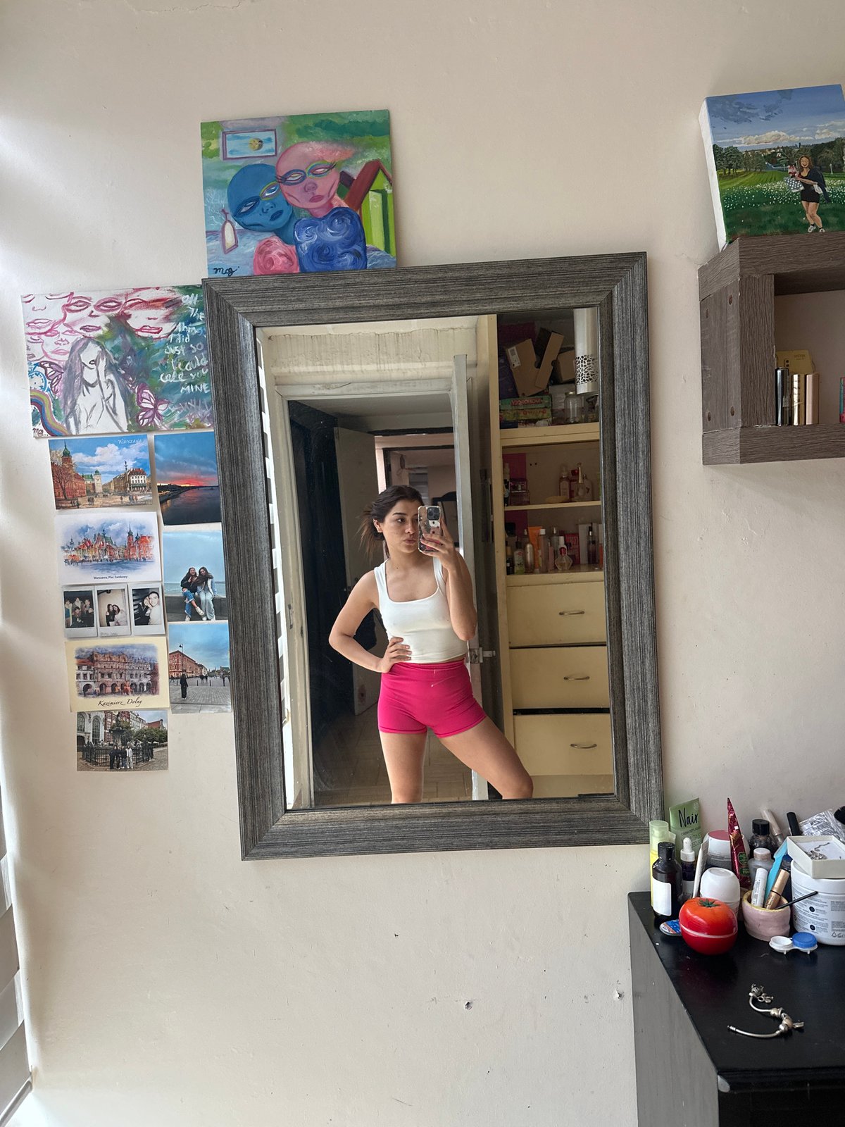 Mirror selfies and portrait session in Puebla room