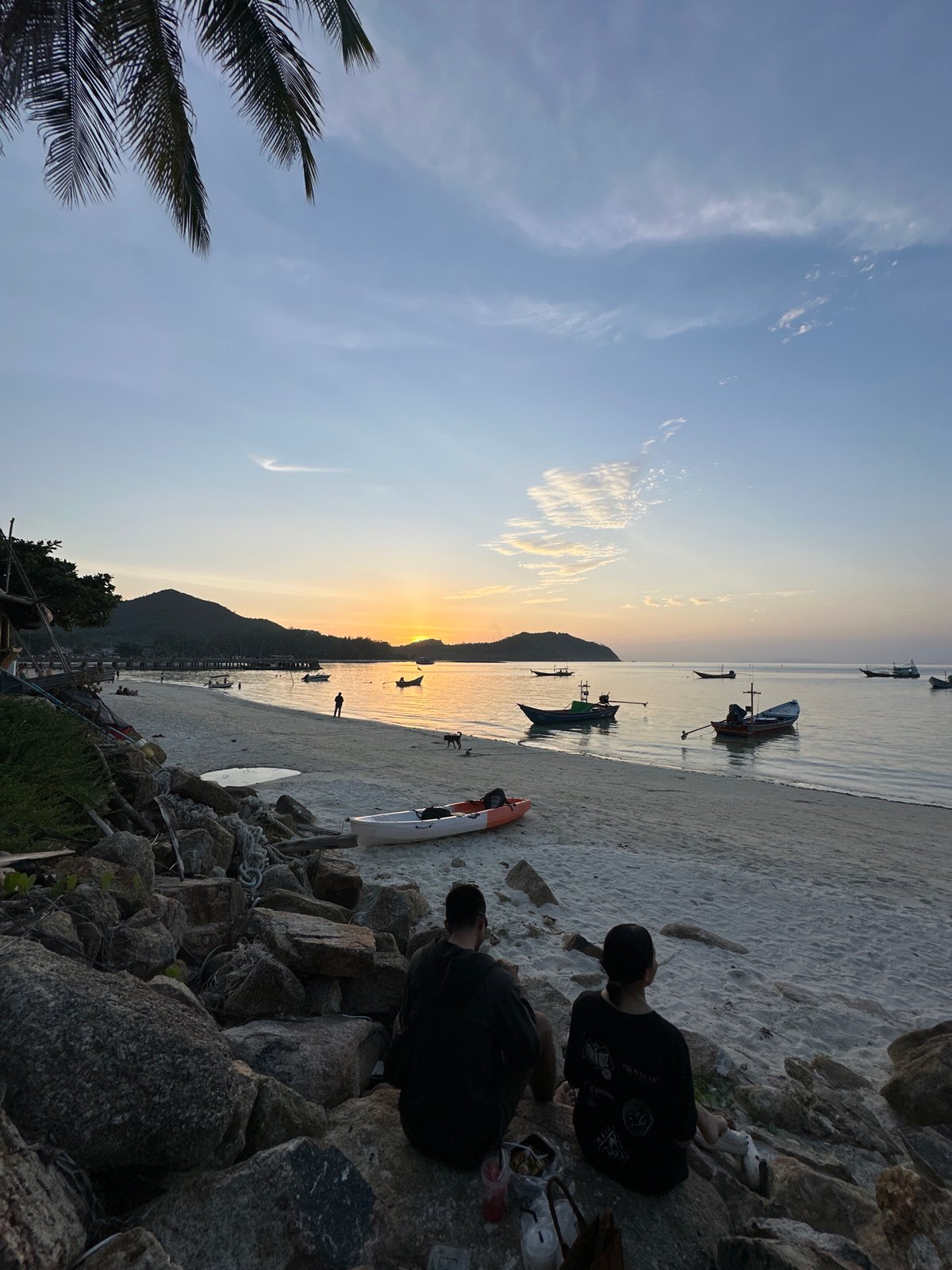 Ko Pha-ngan street market and beach at golden hour