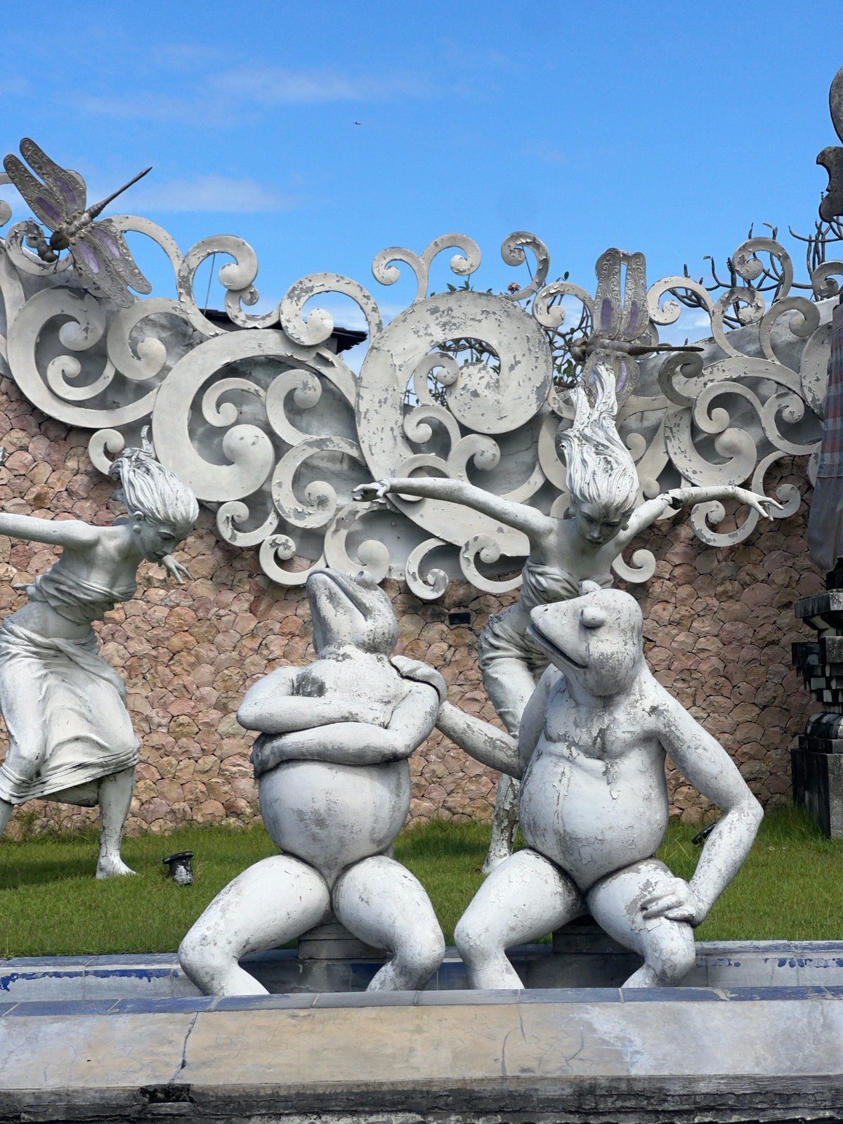 Morning documentation of Balinese decorative statues and street scenes