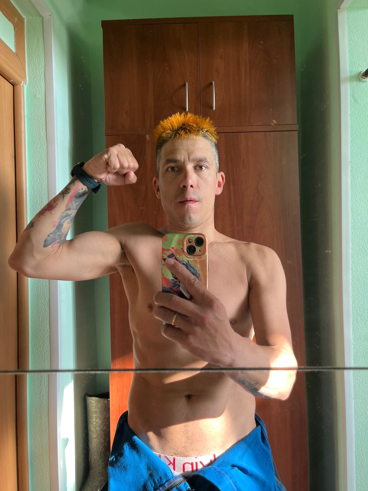 Man takes mirror selfie in Chaikovsky room