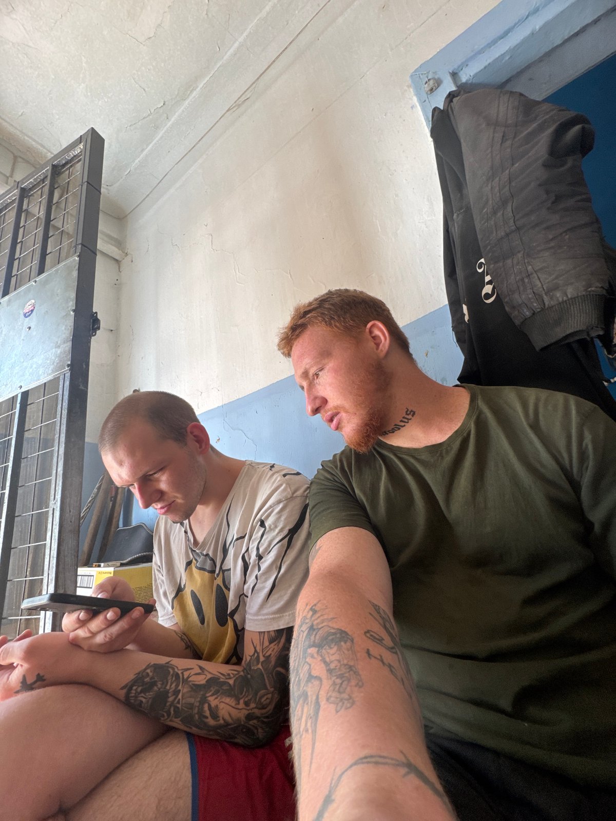 Downtime in a derelict Makiivka building, morning of June 29
