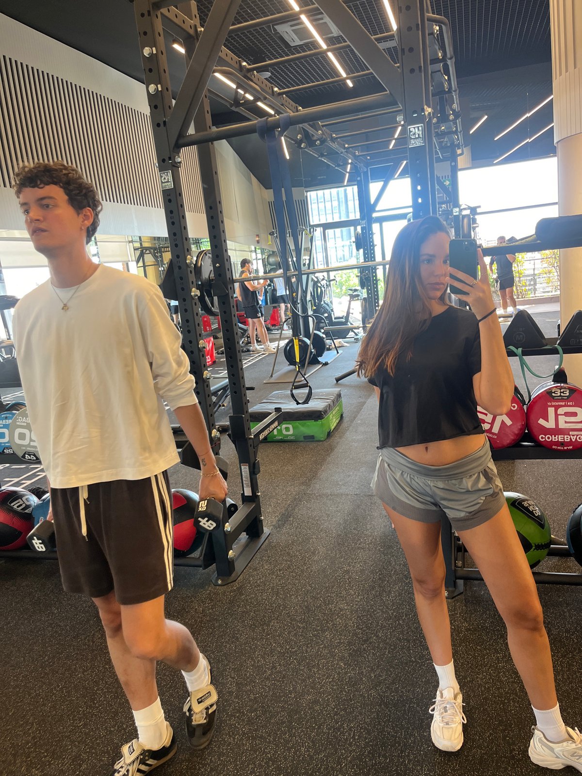 Gym workout and selfie session captured in Madrid