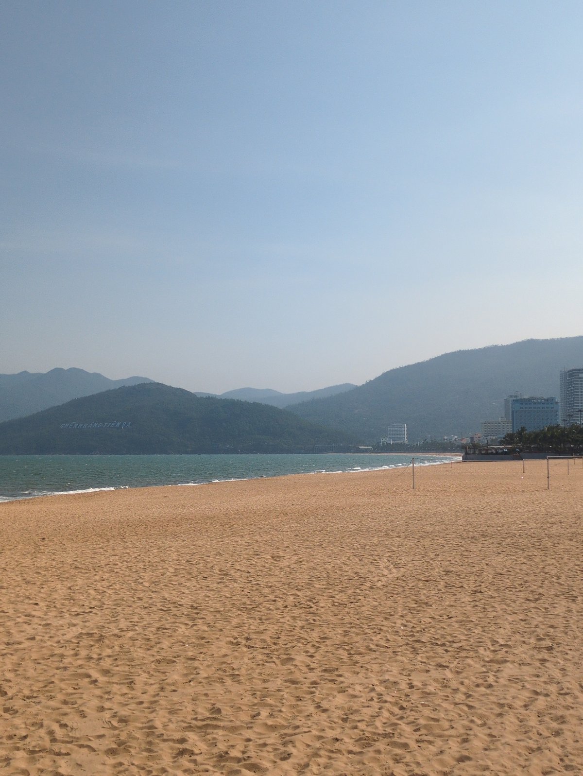 Morning beach and park scenes documented in Quy Nhon