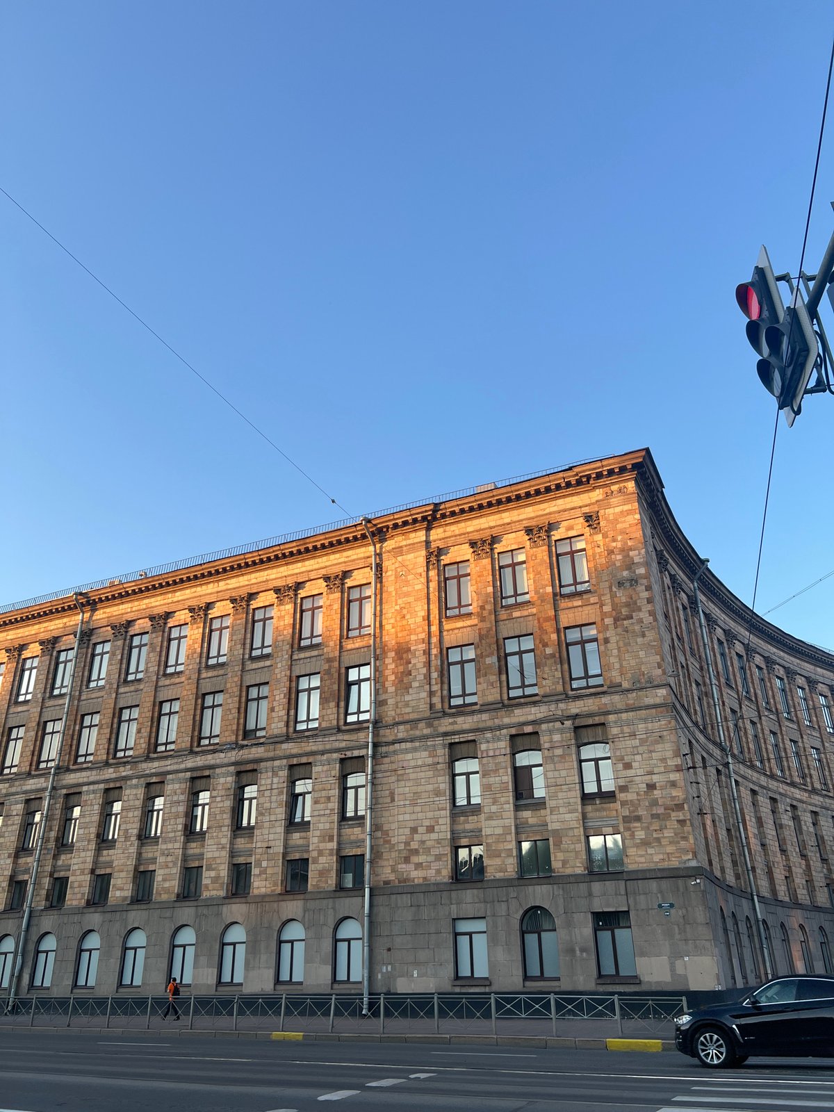 Afternoon scenes documented across St. Petersburg neighborhoods