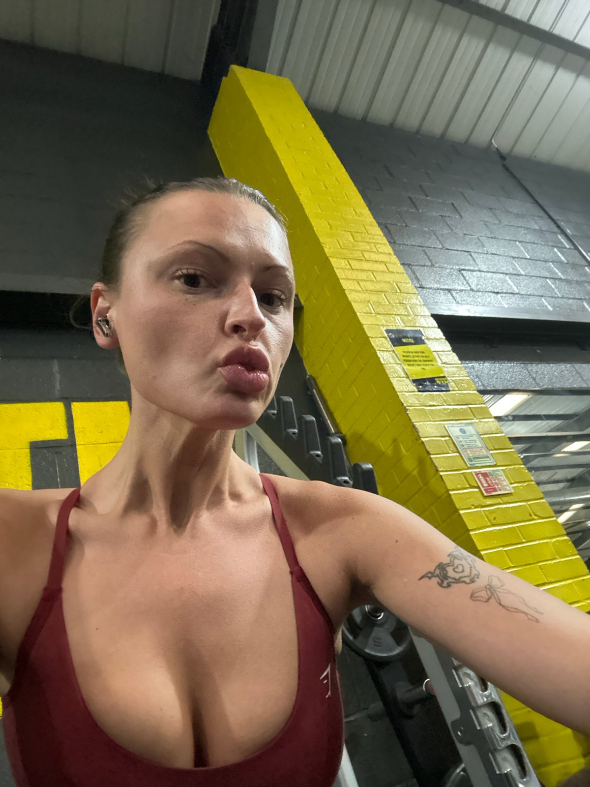 Woman takes gym selfie in Tonbridge and Malling