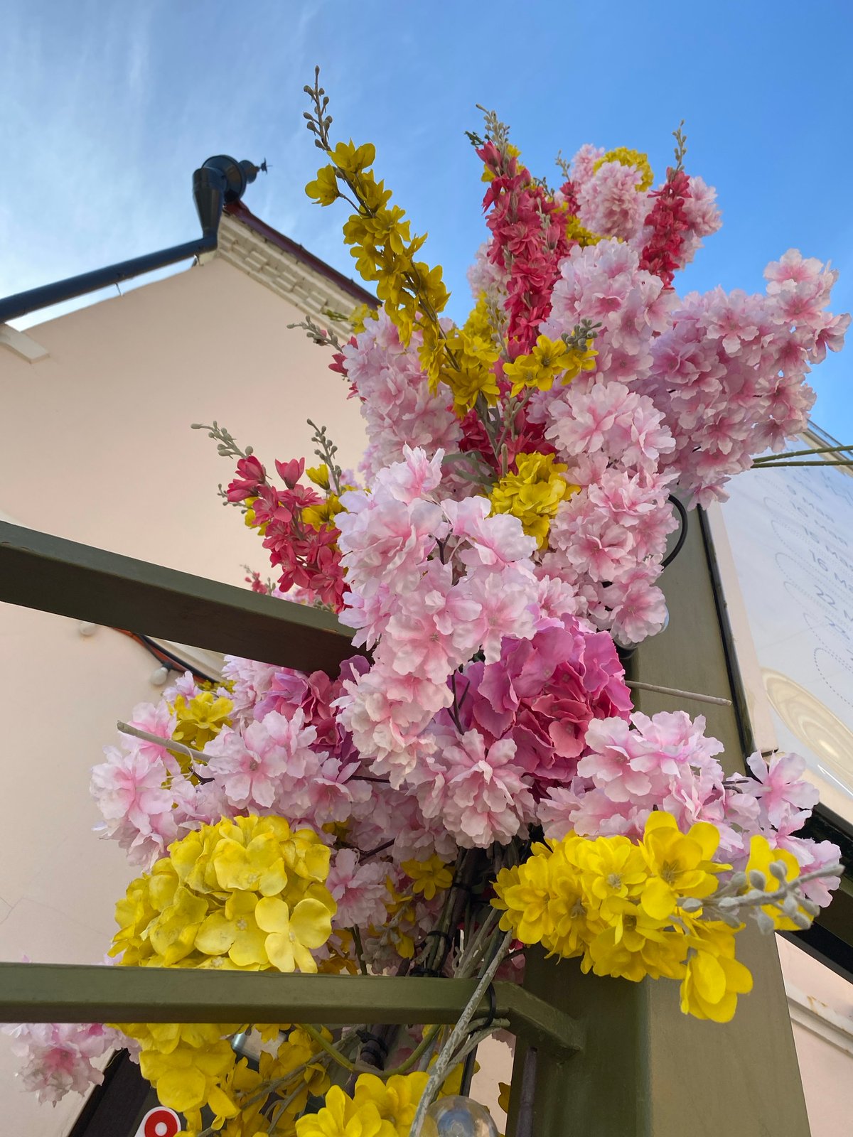 Floral display and decorated horse observed in Izhevsk