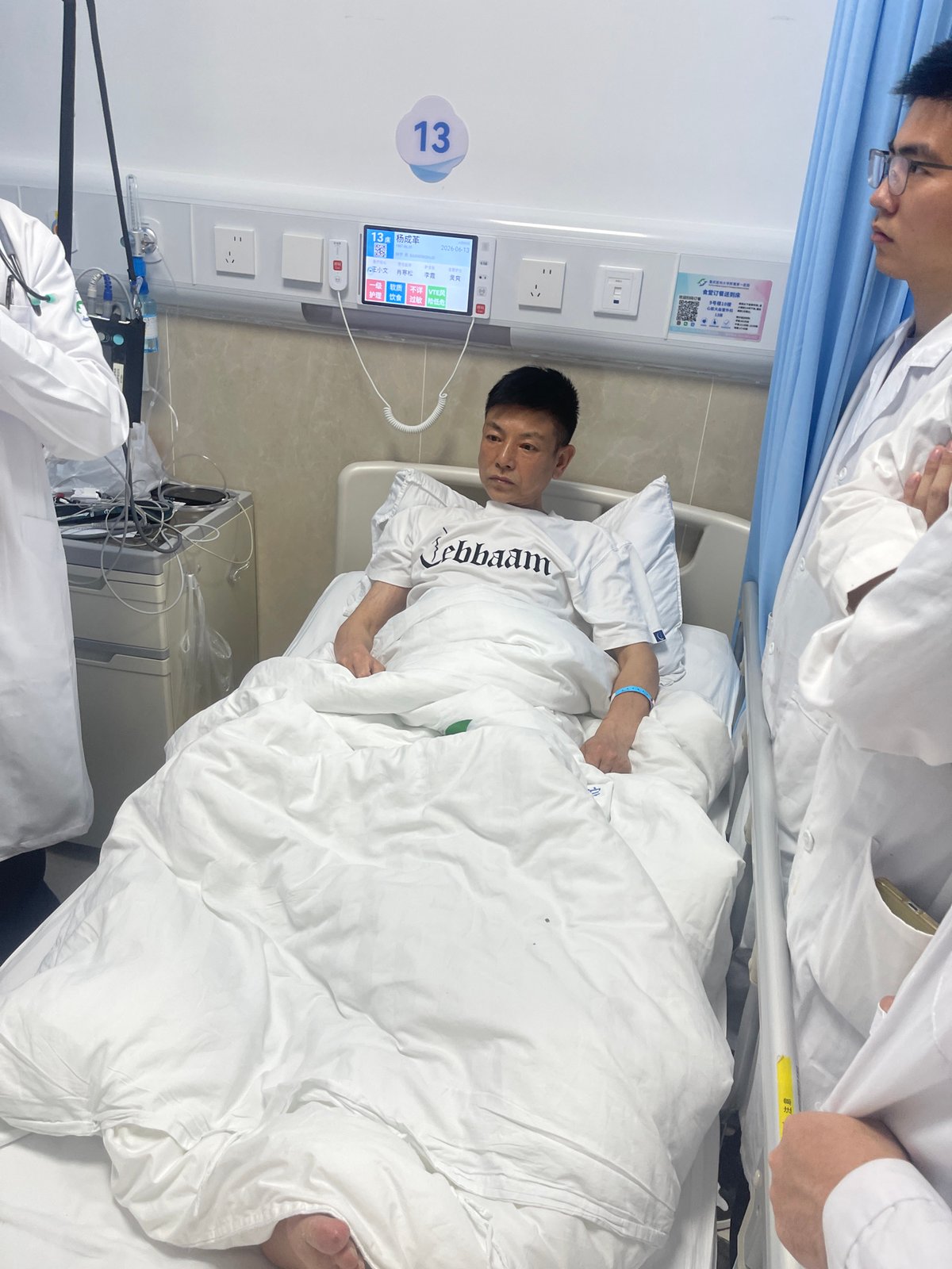 Medical trainees on hospital rounds, Yuzhong District, rainy morning
