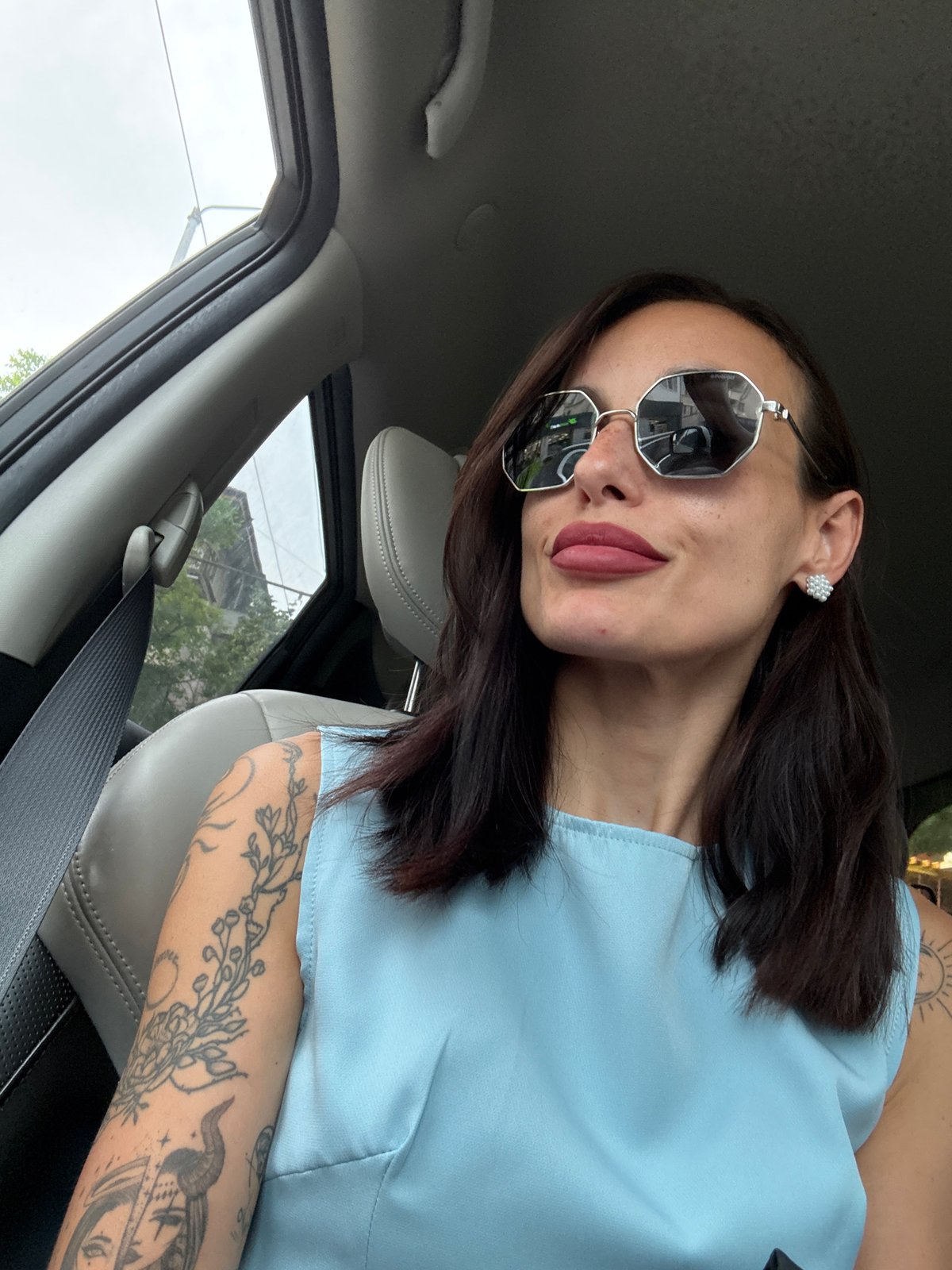 Woman with tattoos observed in car in Pleven