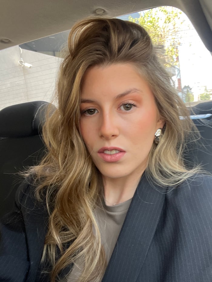 Woman in dark suit observed in vehicle backseat, Interlomas