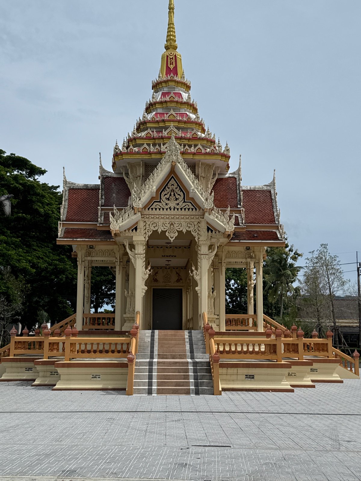 Wat Chalong temple grounds explored up close