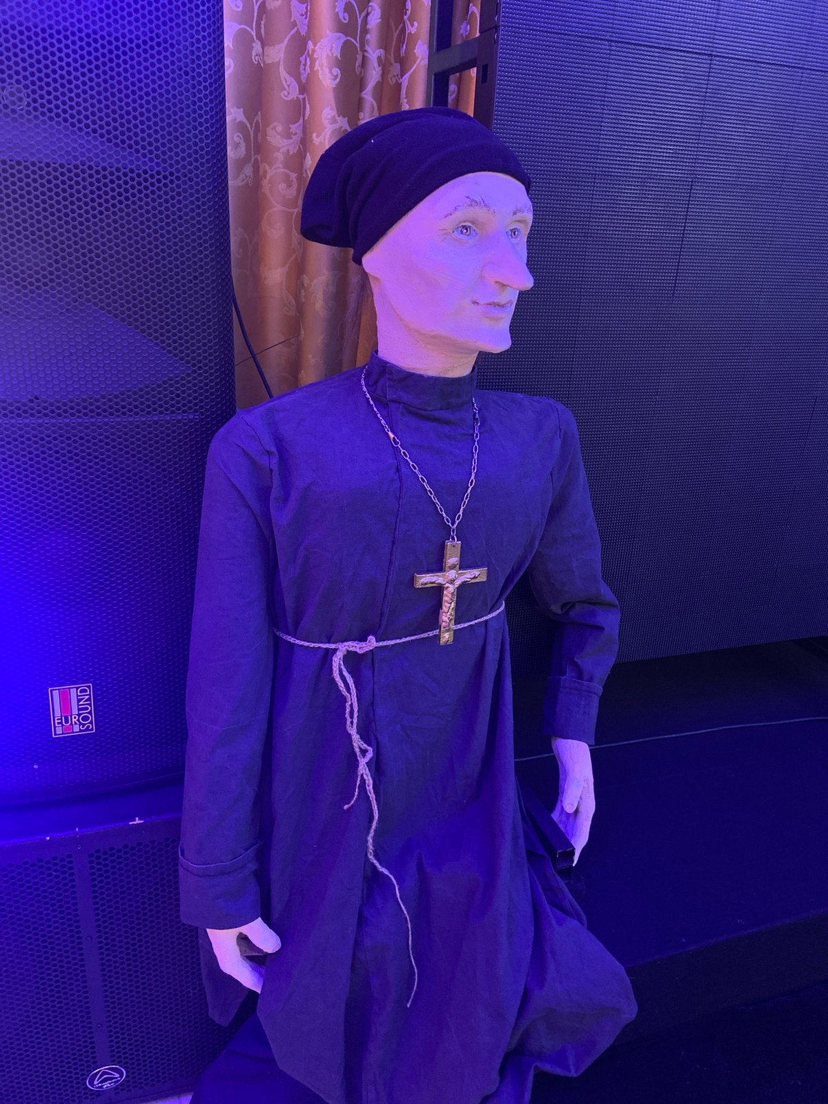Decorative mannequin and doll displays documented in Chaikovsky, Russia