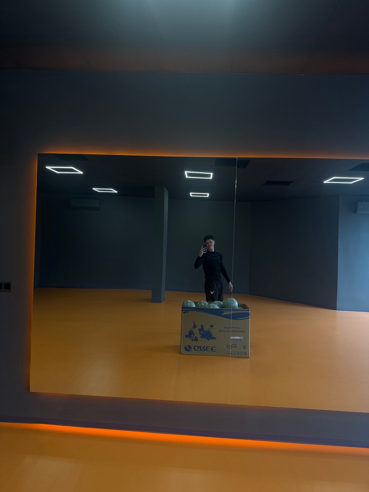 Young man spotted in orange-floored room in Goce Delcev