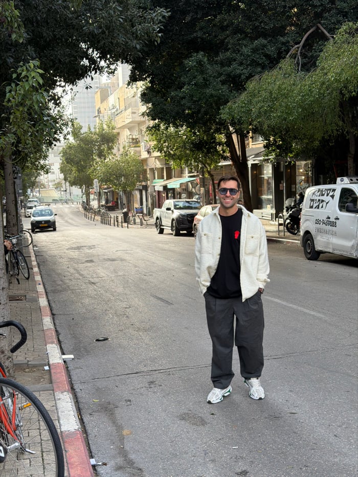 Ordinary Monday afternoon moments captured across Tel Aviv streets
