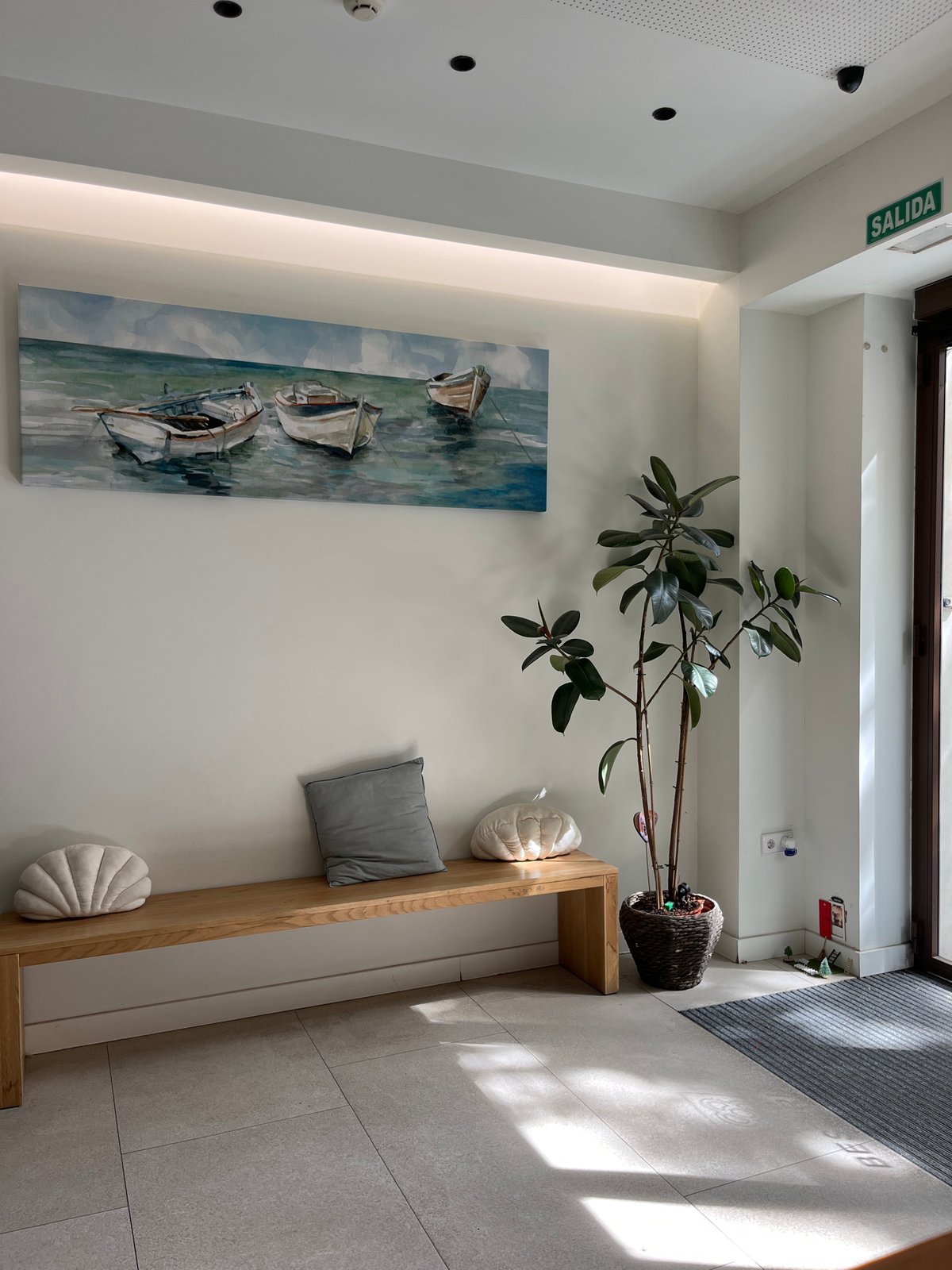 Interior waiting area with minimalist design captured in València
