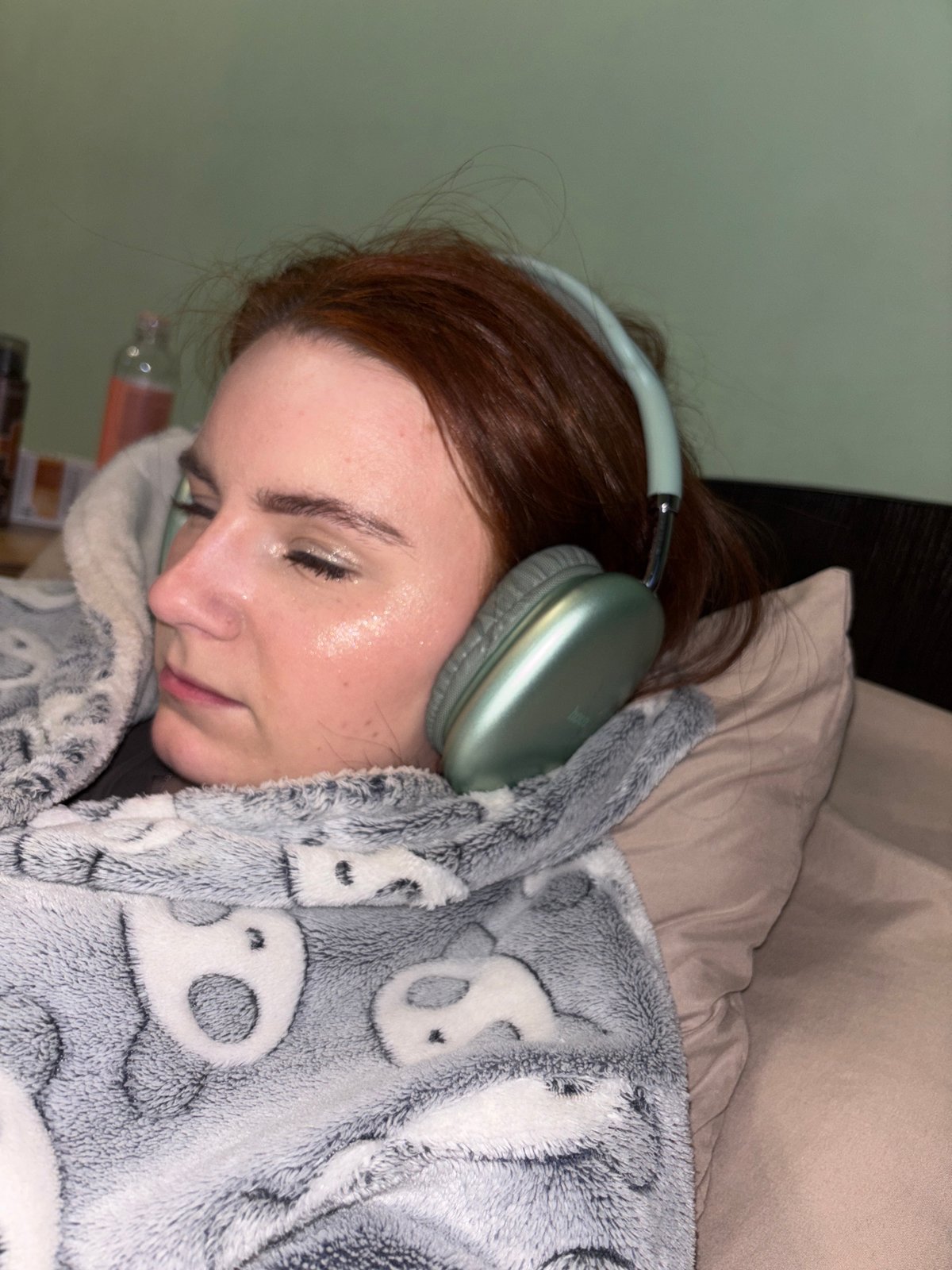Woman documented in evening rest moments across Russian locations