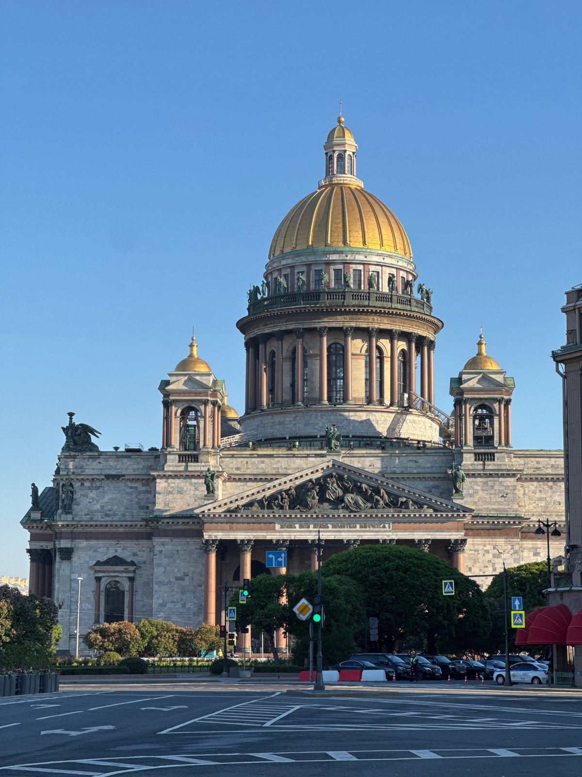 Early morning documentation of Saint Petersburg landmarks and resident