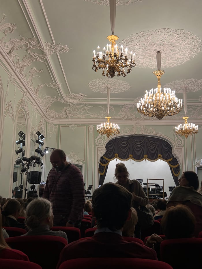 Witness documents Grand Hall interior at Saint Petersburg Capella