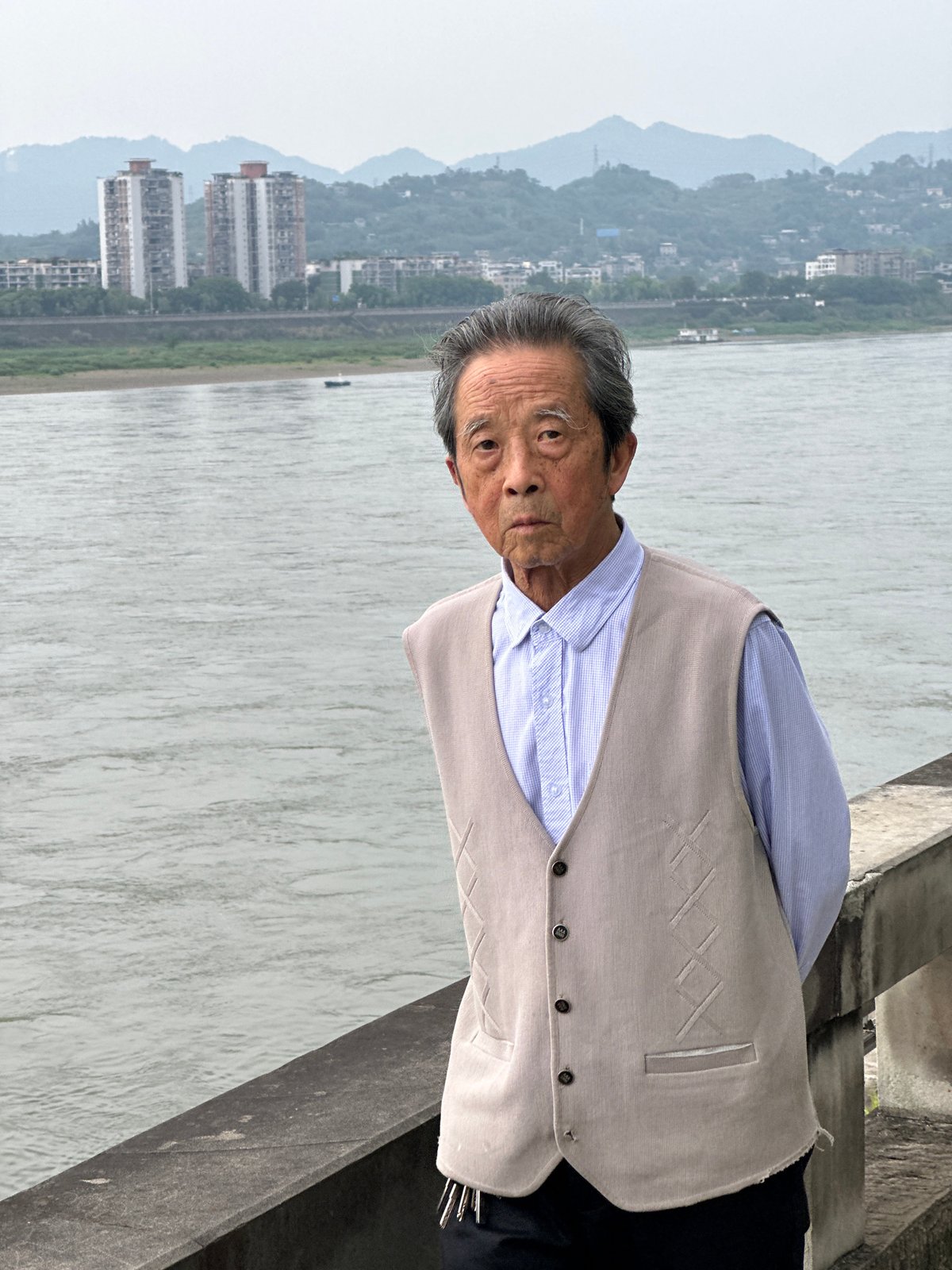Morning riverside life captured in Jiangjin, China waterfront district