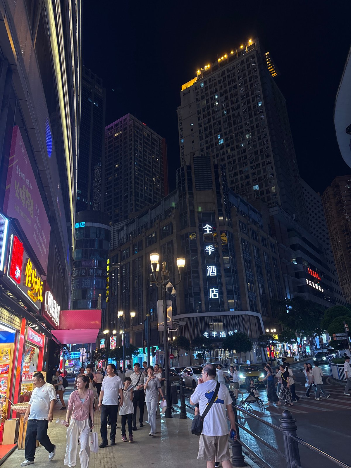 Evening street life documented in Chongqing's Yuzhong District