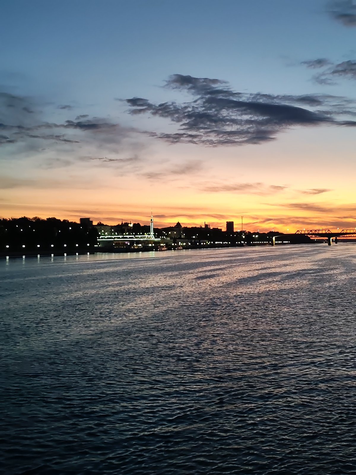 Sunset on the river and small-town details in Rusanovo