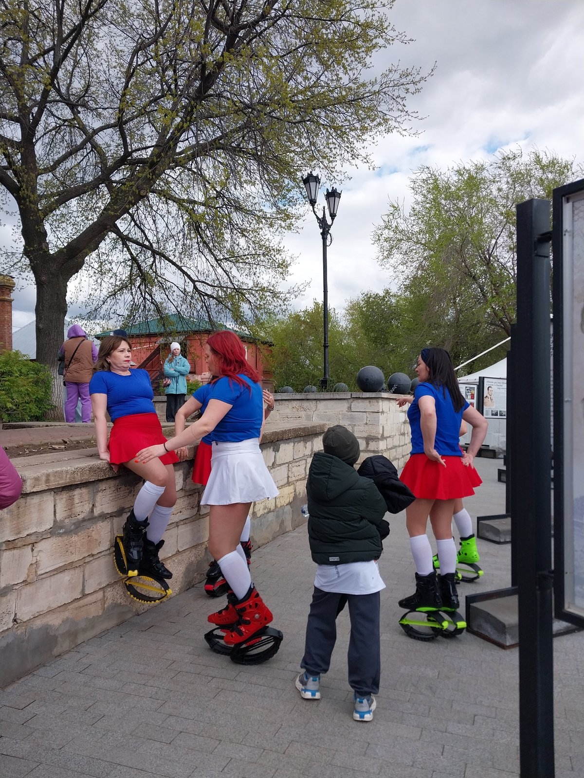 Obstacle course event draws crowds near Orenburg history museum