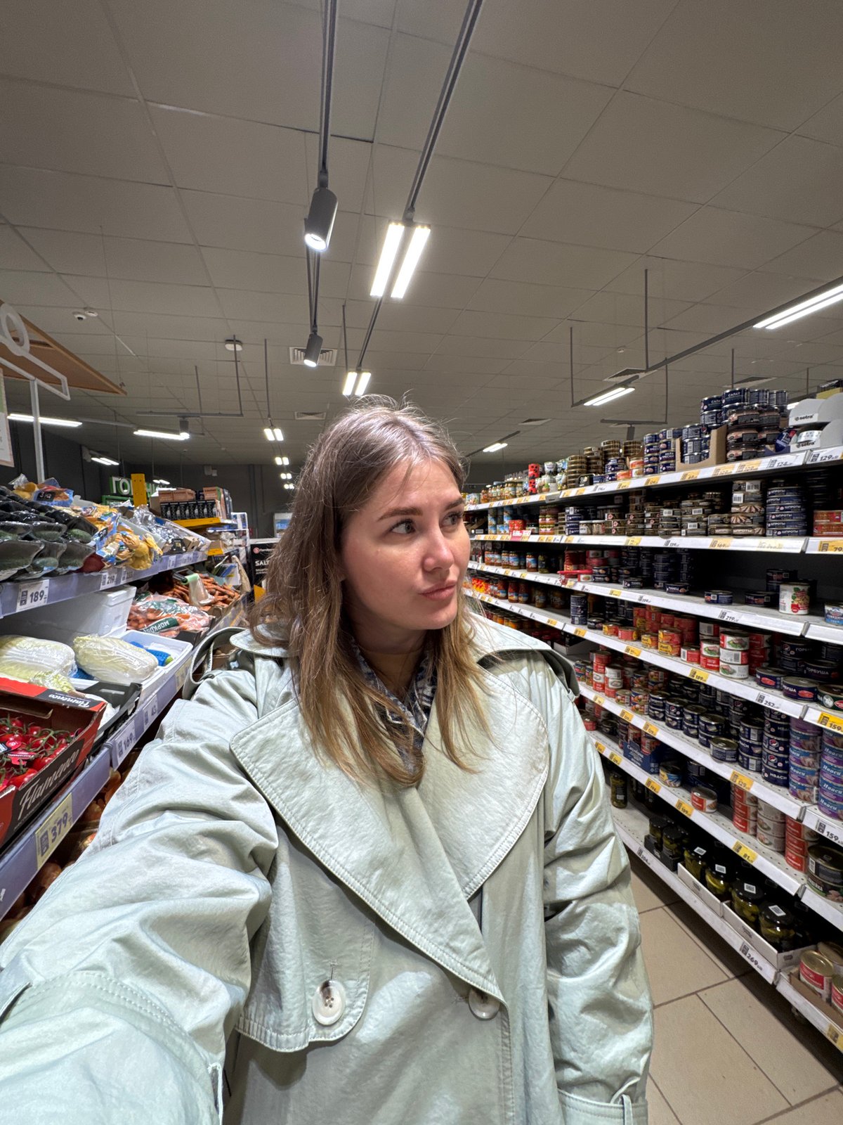 Couple shops and takes photos at grocery store in Горный
