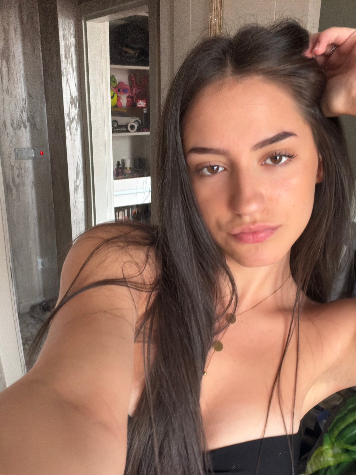 Casual morning indoors in Burgas with flowers and selfies