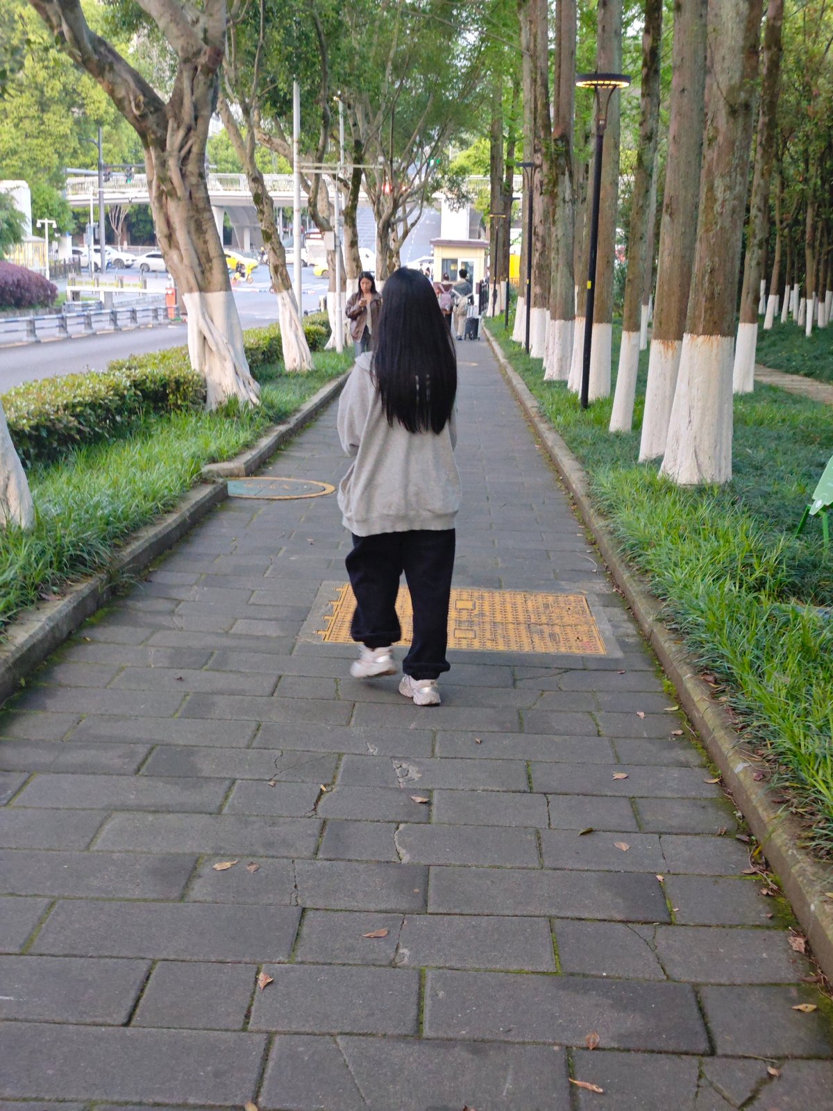 Morning street life documented in Chongqing High-tech Zone